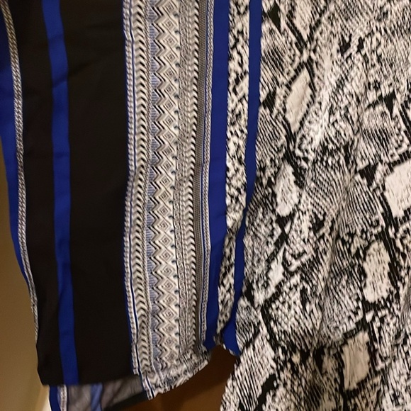 Unique Spectrum butterfly sleeve blouse - Picture 3 of 4